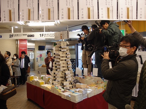 村上春樹新刊で、各書店が発売イベントなど実施