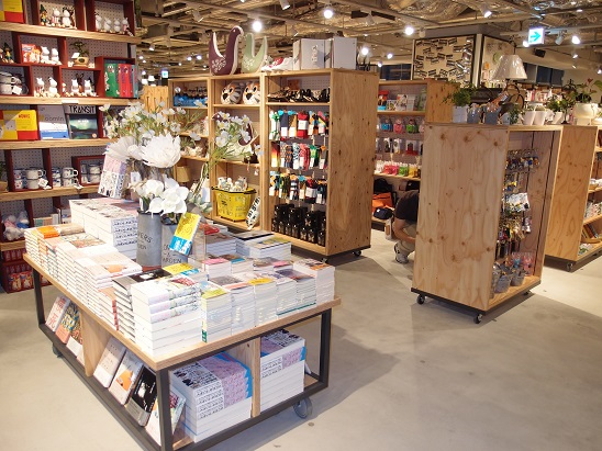 リーディングスタイル、丸の内KITTEに初の店舗